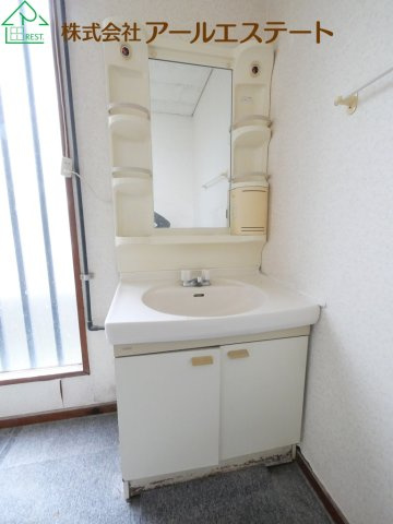 加古川市上荘町都台１丁目　　中古戸建の独立洗面台
