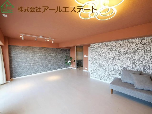 マンハイム加古川　　山陽電鉄「別府駅」徒歩7分の居間・リビング