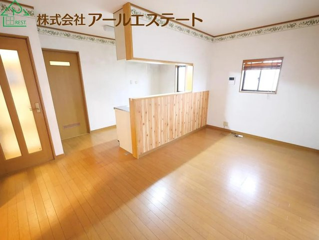 加古川市野口町長砂　　中古戸建の居間・リビング