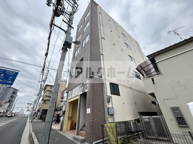 イーストコートの外観