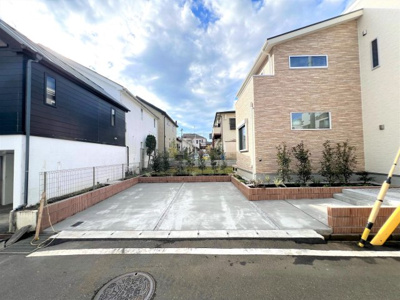 【駐車場】 | //仲介手数料無料//八王子市散田町2丁目　新築戸建て | カースペース並列2台！PHVコンセントも設置済！