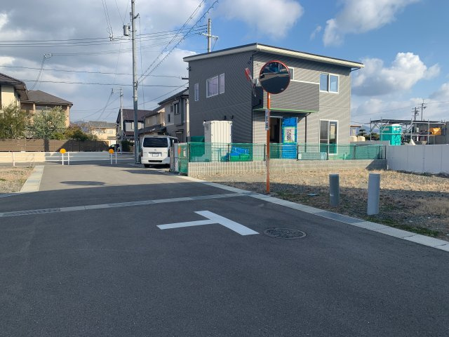 紀の川市上野　土地の前面道路含む現地写真
