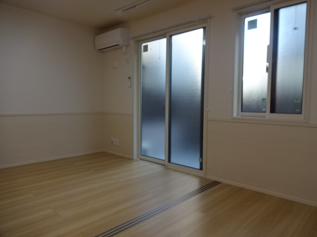 トレーフル緑ヶ丘の洋室