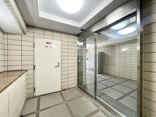 横浜市中区本牧町１丁目の中古マンションのエントランス|エントランスにはオートロックがついており、防犯面も安心！
清掃も行き届いています

