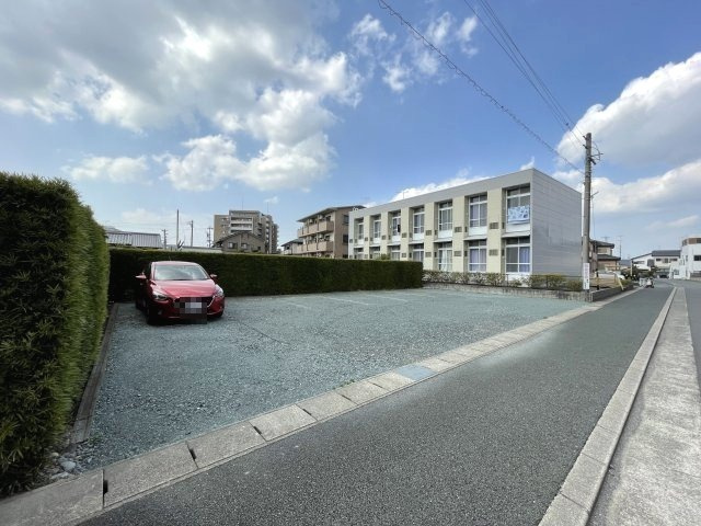 アルナビル　西棟の駐車場