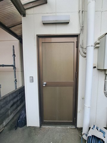 アルナビル　西棟の玄関