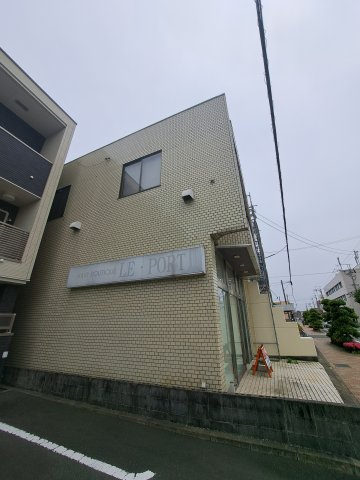 アルナビル　西棟の外観