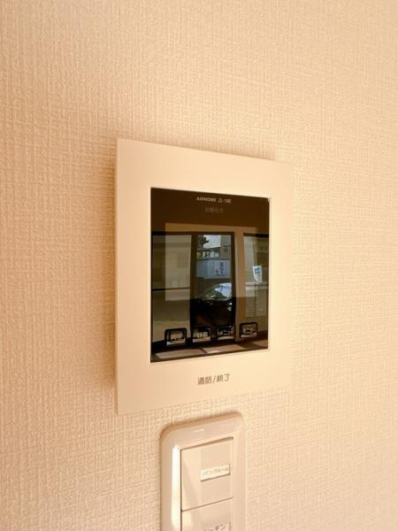 宮崎市東大宮　中古戸建のその他|【インターホン】
モニター付きインターホンだから部屋の中から来客を確認可能！