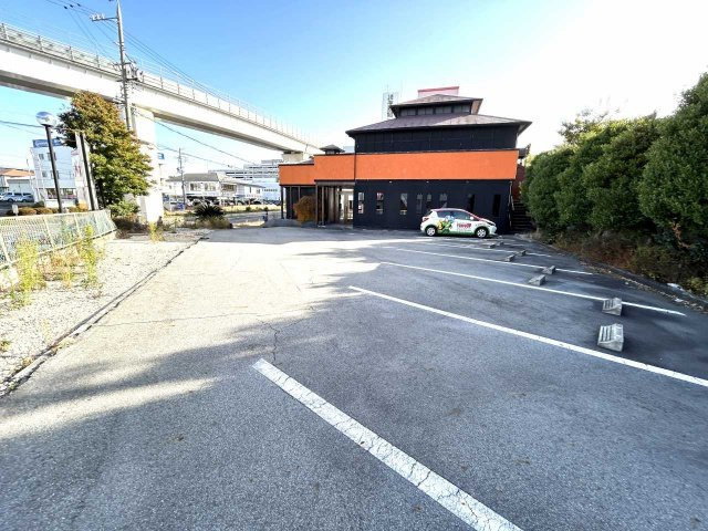 長久手市杁ヶ池貸店舗の駐車場