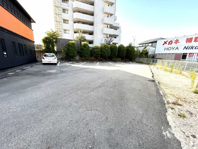 長久手市杁ヶ池貸店舗の駐車場