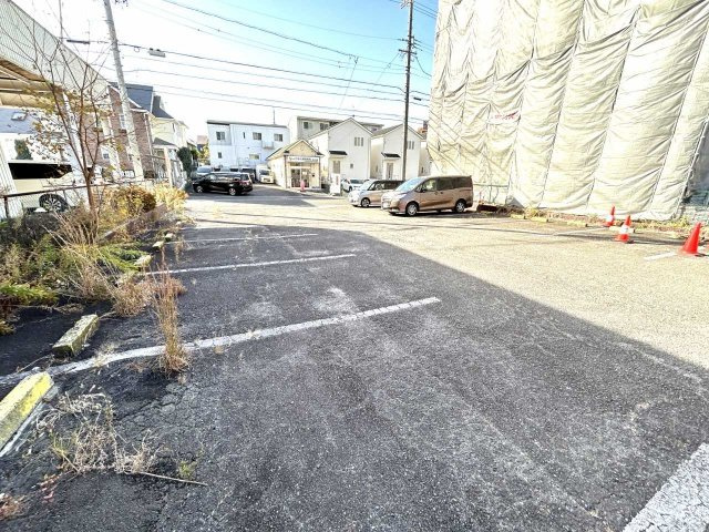 長久手市杁ヶ池貸店舗の駐車場