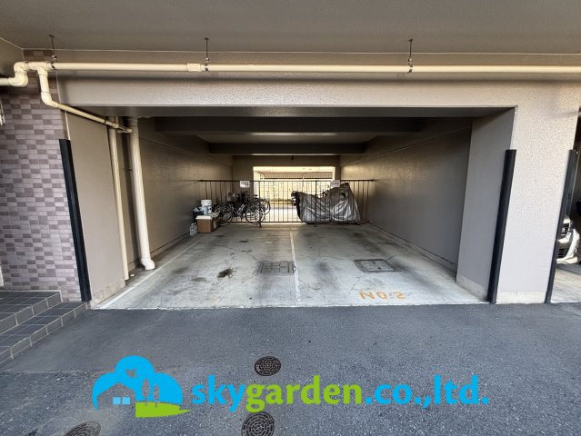 ヴァンハウス湘南平塚の駐車場