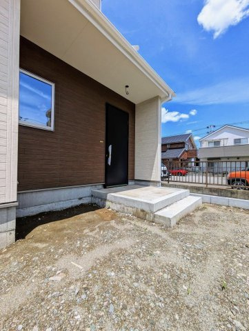 平塚市四之宮3丁目　新築戸建　4号棟の玄関