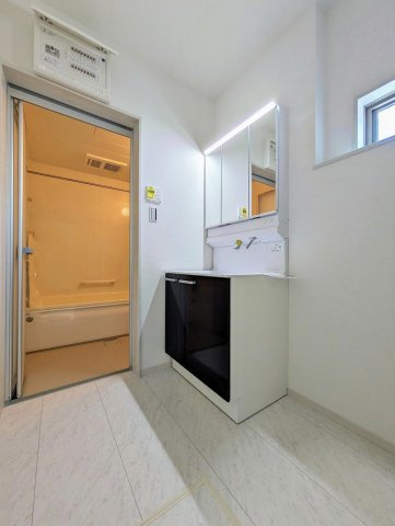 平塚市四之宮3丁目　新築戸建　4号棟の独立洗面台