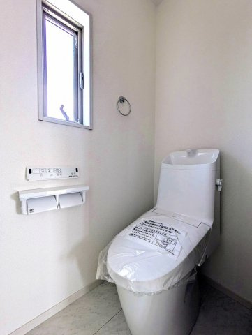 平塚市四之宮3丁目　新築戸建　4号棟のトイレ