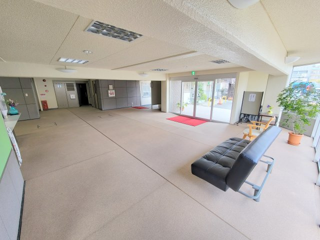 学園前ガーデンハイツのロビー