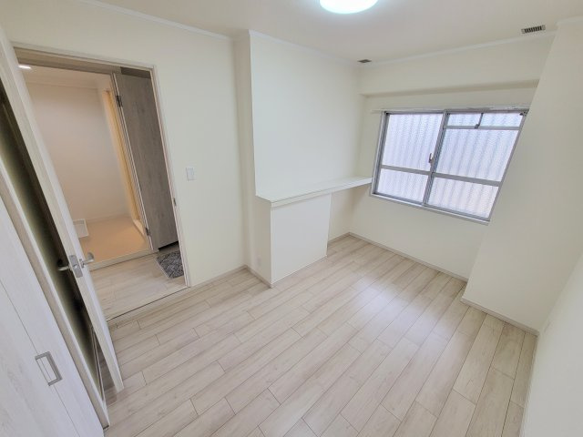 学園前ガーデンハイツの洋室