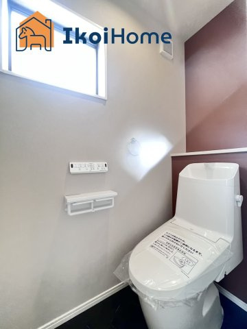 玉津町高津橋　新築戸建のトイレ|●年中無休・当日予約可●1階・2階ウォッシュレット付のお手洗い。汚れが落ちやすく、節水タイプです