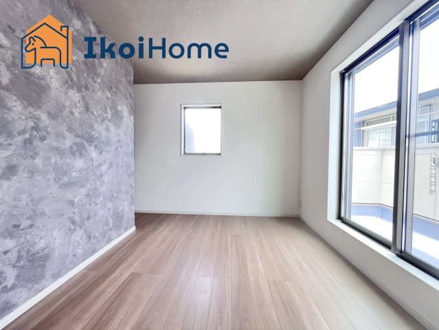 玉津町高津橋　新築戸建の内装|各部屋にはカーテンレールはついていません。約２万円前後で全窓にカーテンレールを取り付けできます。