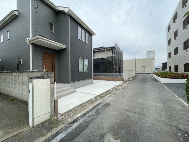 第2高崎市新町（全1棟）1号棟の前面道路含む現地写真|建物完成済みでございます。お部屋のご内覧可能でございます。お気軽にお問合せ下さいませ(^▽^)/