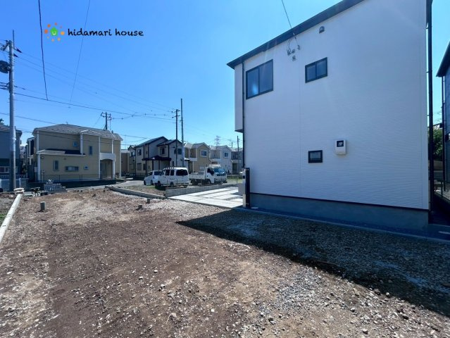 上尾市平塚　9期　新築戸建　グラファーレ　01の前面道路含む現地写真