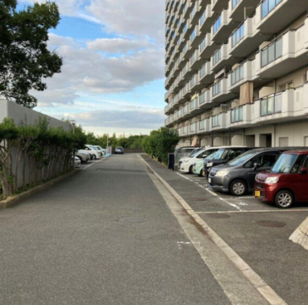 コスモ北野田の駐車場