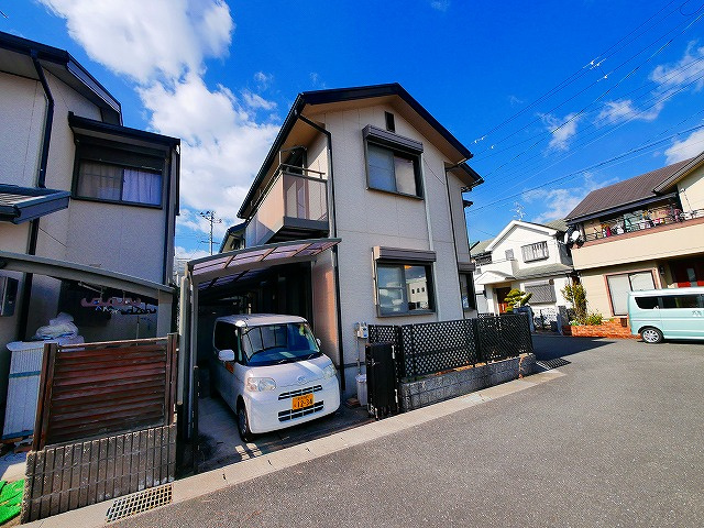 木津川原田戸建の駐車場