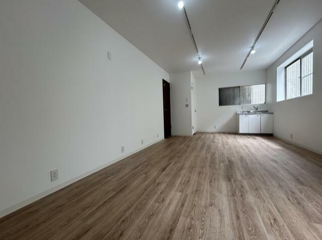 船橋ビルの内装|2階