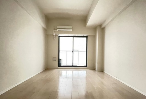 大阪市中央区本町橋の賃貸マンションの居間・リビング