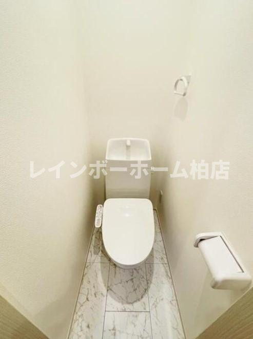 オートロック♪省エネ性能ラベル♪のトイレ|コンパクトで使いやすいトイレです
