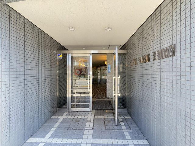 グランドメゾン千駄木のエントランス