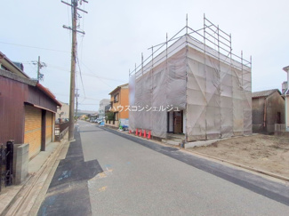 【前面道路含む現地写真】