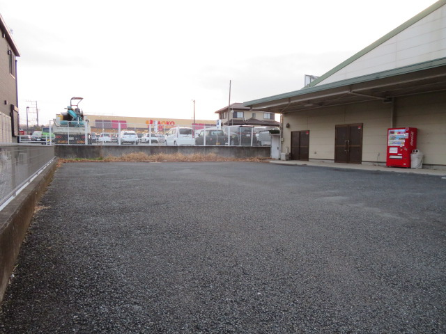 所沢市小手指南４丁目の倉庫の駐車場