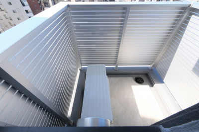 【バルコニー】 | S-RESIDENCE福島diverse | 暖かな日差しのふりそそぐバルコニー