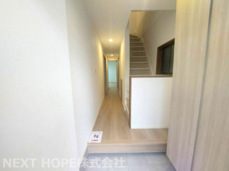 【玄関】 | 尼崎市金楽寺町２丁目中古戸建　シャッター付き車庫有り | 玄関から廊下部分です♪スッキリとした印象です！！ぜひ現地でご確認ください！！