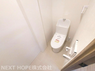 【トイレ】 | 尼崎市金楽寺町２丁目中古戸建　シャッター付き車庫有り | 新品のトイレです♪２階・３階に設置されております！