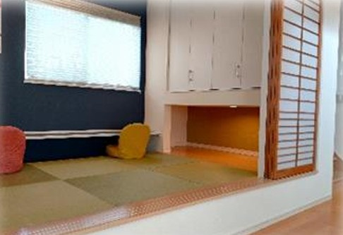 山田池東町　中古一戸建ての和室|リビング横小上がりの和室　3.7帖
■物件内覧・資金計画相談・住宅ローン相談、リフォーム相談、お問合せ受付中■
※当日・翌日のご内覧、ご相談はお電話でのお問合せがスムーズです！