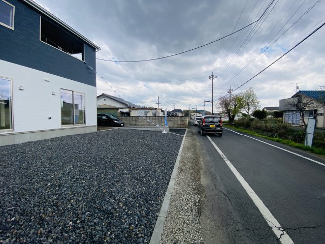 新築　桐生市菱町第1　クレイドルガーデン　１号棟の前面道路含む現地写真|現地写真　南西側接道幅員約5.1ｍ		
