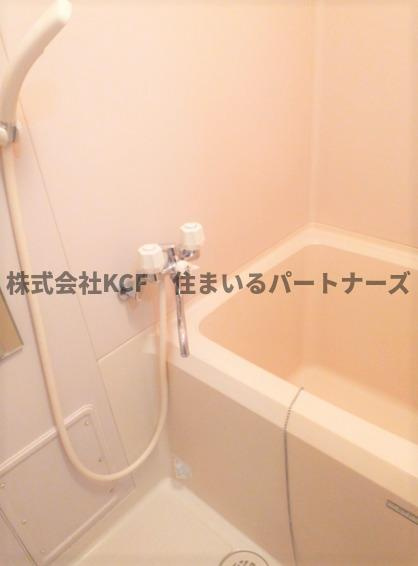 ガーデンハイツ朝妻の浴室|日々の疲れを癒すお風呂付です