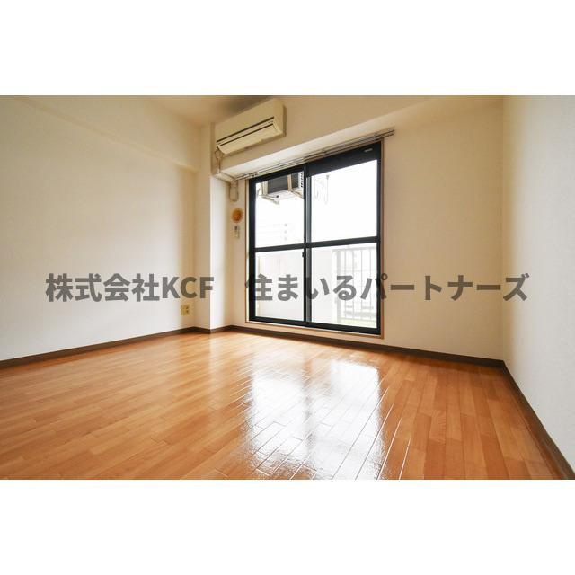 ガーデンハイツ朝妻の居間・リビング|使いやすいリビングです