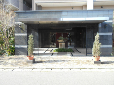 【エントランス】 | プレミアムステージ久留米中央公園 | 毎日通るエントランスはこのようになっています