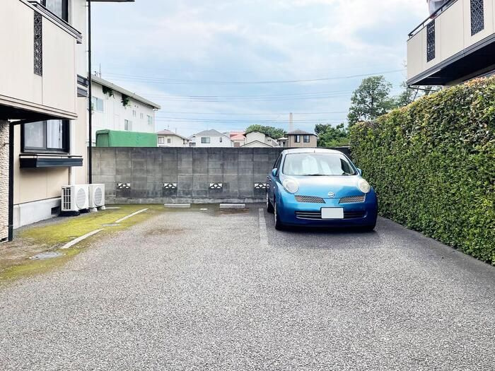 セジュール・モローの駐車場