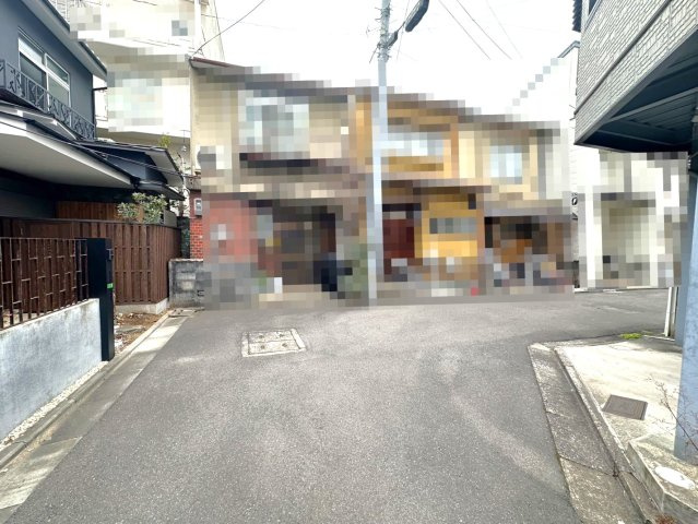 地下鉄東西線「二条城前」駅徒歩１３分！◆令和元年７月大規模リノベーション済の３SＬＤＫ◆上京区丸屋町の前面道路含む現地写真|前道含む外観