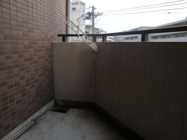 スプリング逆瀬川のバルコニー