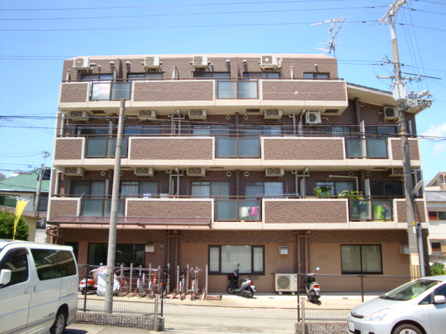 スプリング逆瀬川の外観