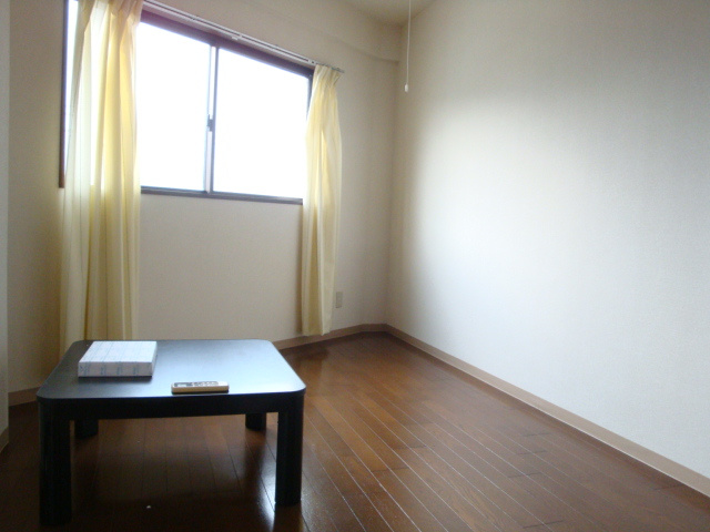 スプリング逆瀬川の居間・リビング