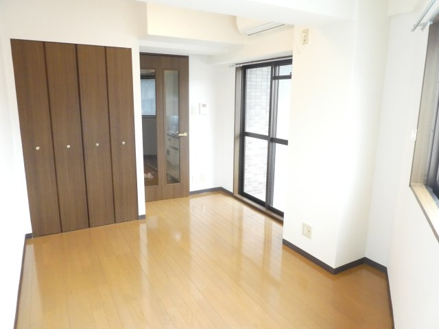 リアライズ逆瀬川の寝室