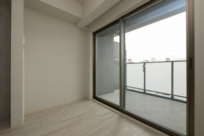 【居間・リビング】 | アーバネックス本町Ⅱ | こちらの居間で趣味の時間をお楽しみください