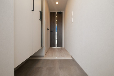 【玄関】 | アーバネックス本町Ⅱ | きれいな玄関です