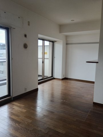 レジオン四条畷の居間・リビング